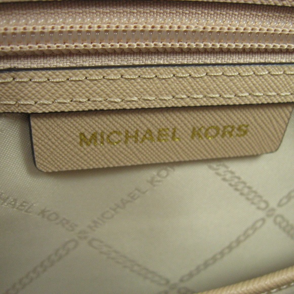 Michael Kors Jet Set Item MD PKT MF Tote 6896 - Picture 9 of 9
